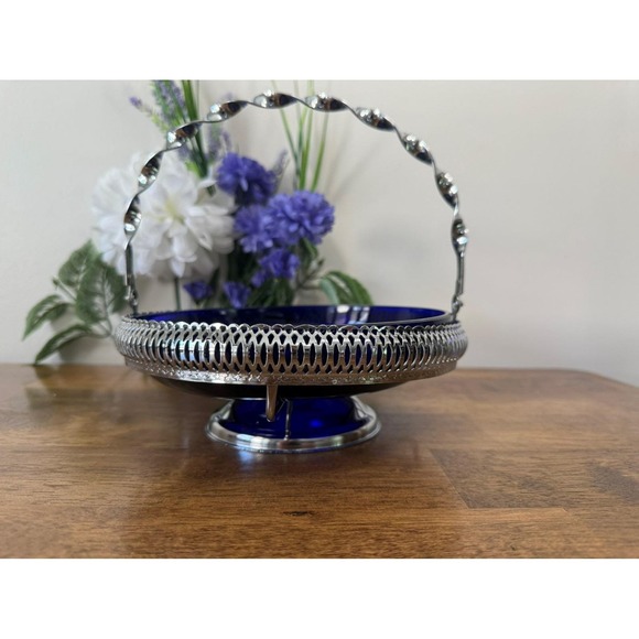 Vintage Cobalt Blue Glass Basket Dish Ornate Silver Plated Twisted Handle - Picture 5 of 8